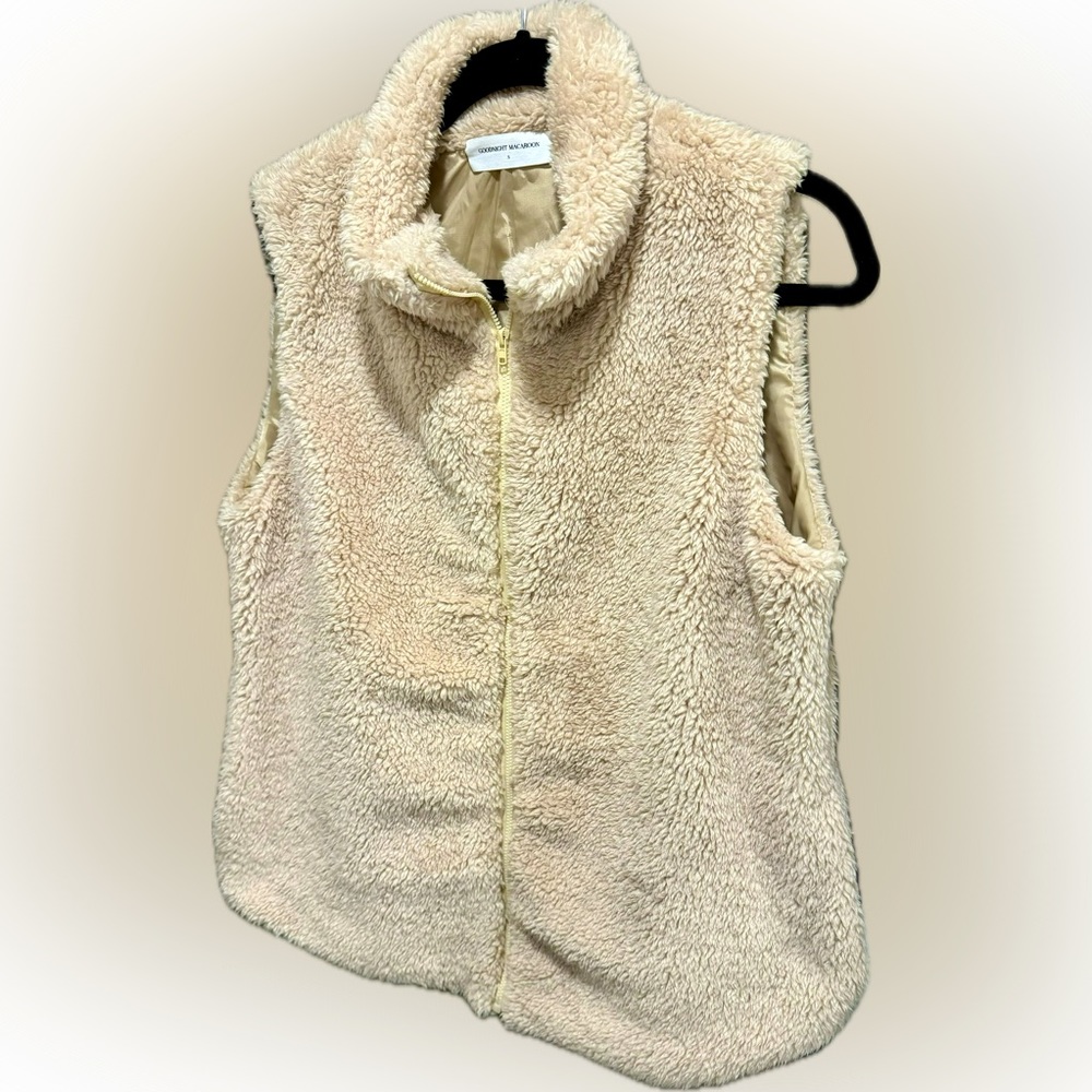 NWT Goodnight Macaroon sleeveless zipper fleeced vest size S